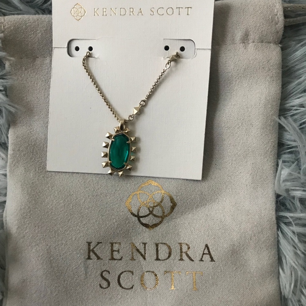 Brett necklace